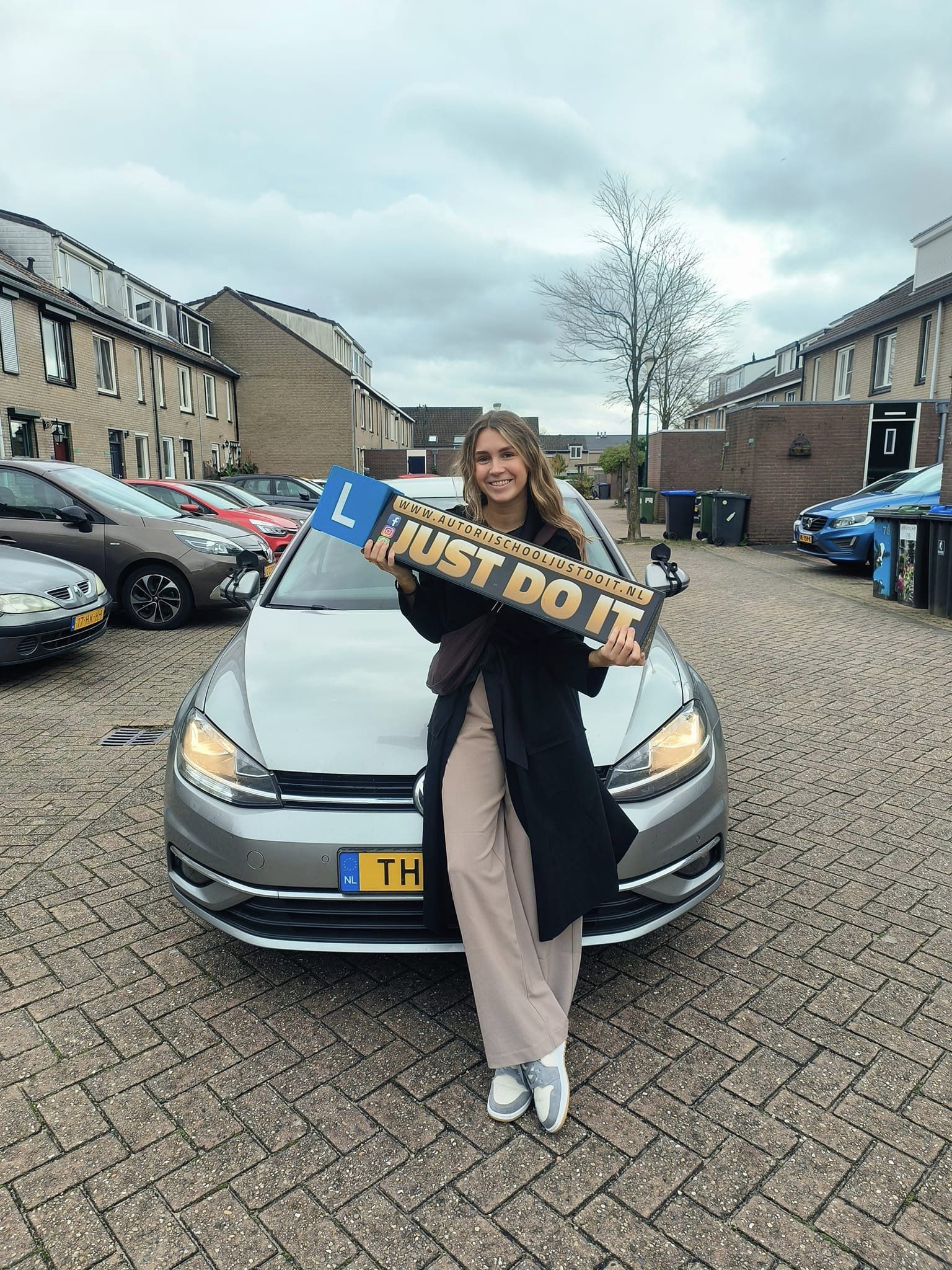 Jessica is geslaagd voor haar rijbewijs bij autorijschool just do it in Utrecht